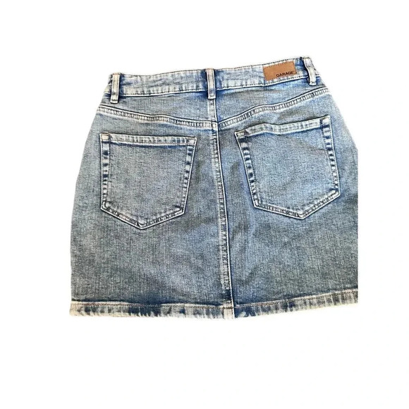 Garage Blue Medium Wash Distressed Zip Front Mini Skirt Size Small - Picture 2 of 5